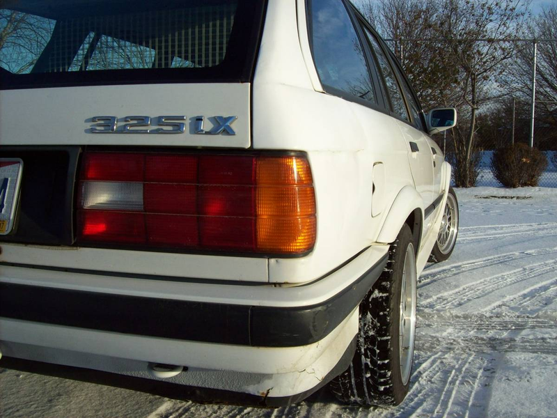 Illustration for article titled For $13,900, Could This 1989 BMW 325IX Touring Be Your Holy Grail?